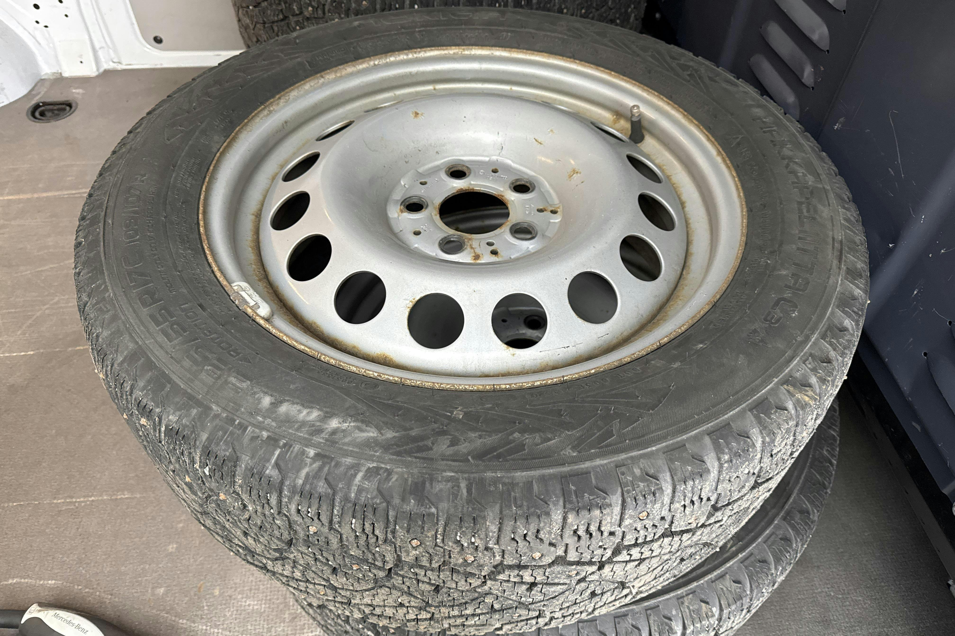 Vehicle Image 12