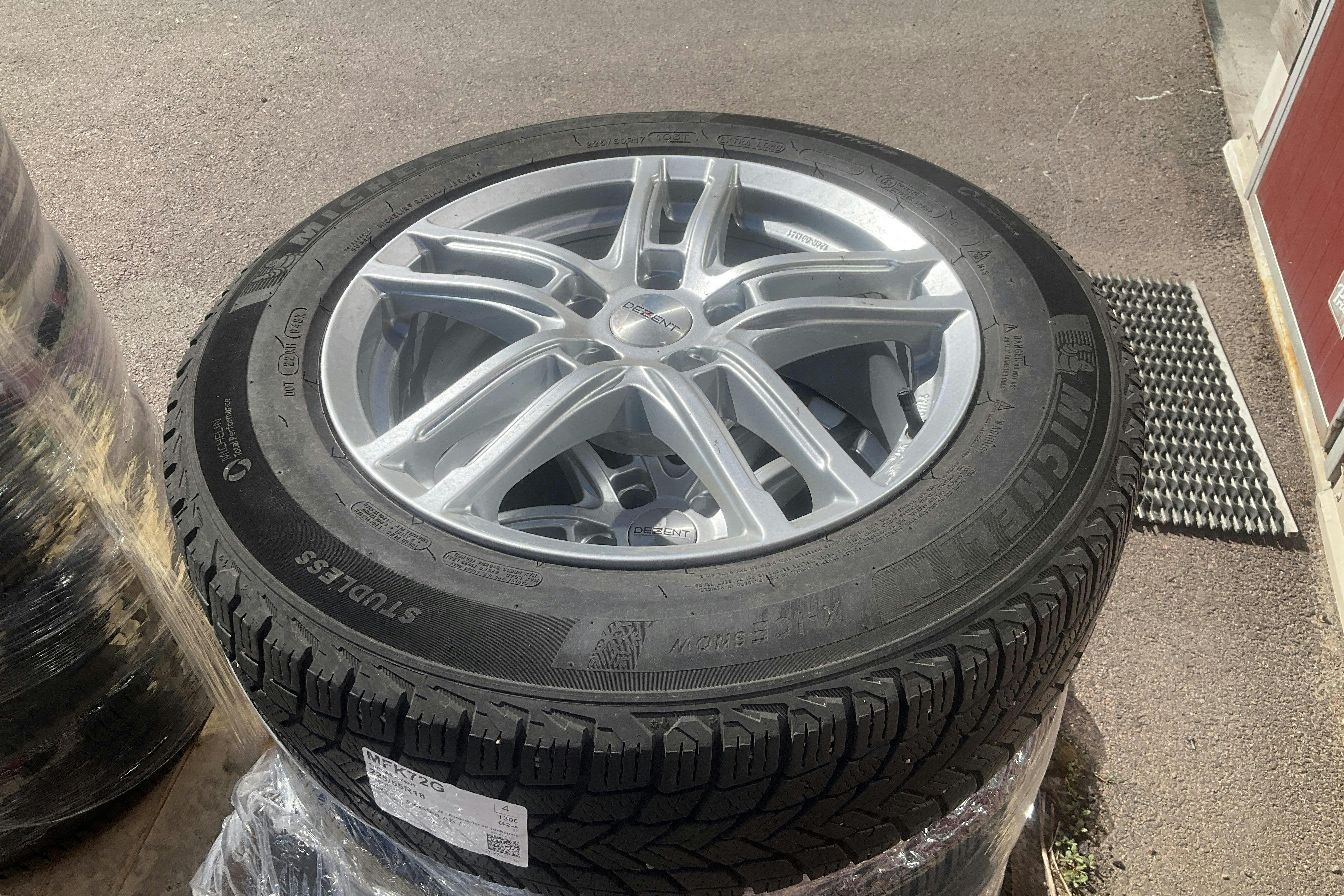 Vehicle Image 13