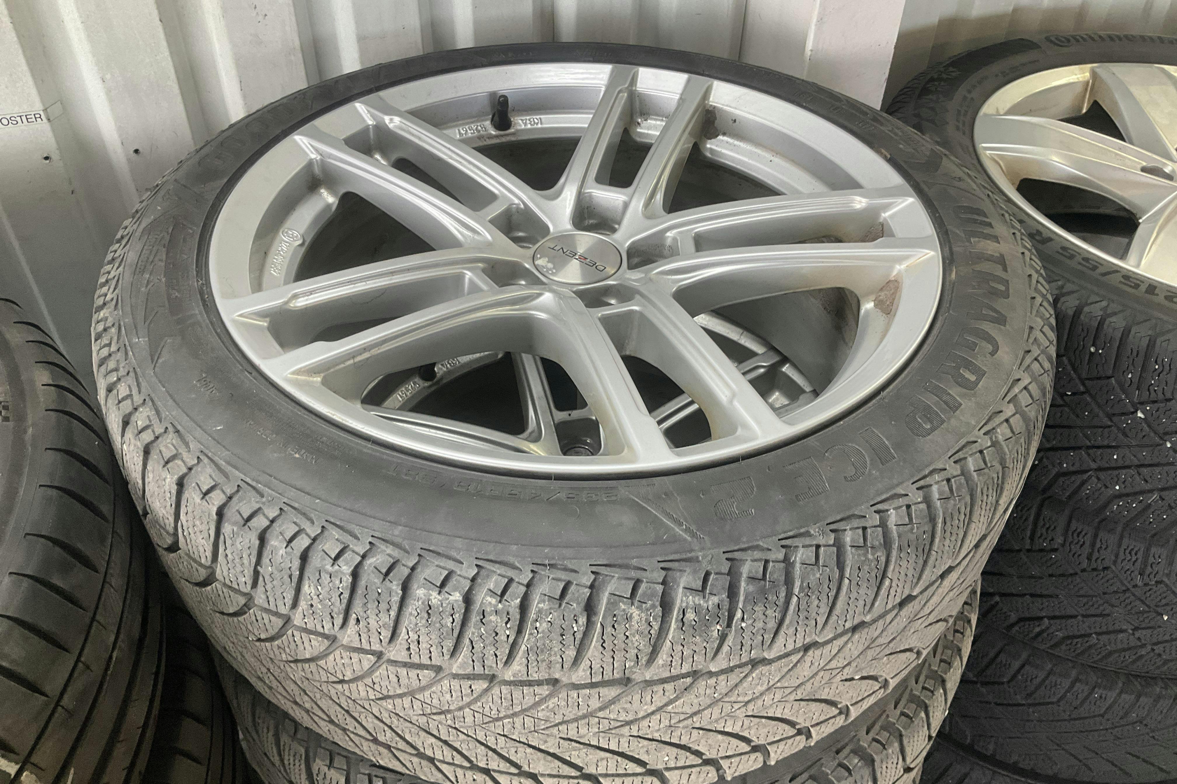Vehicle Image 15