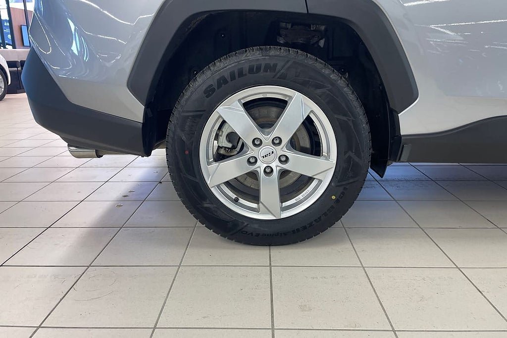 Vehicle Image 16