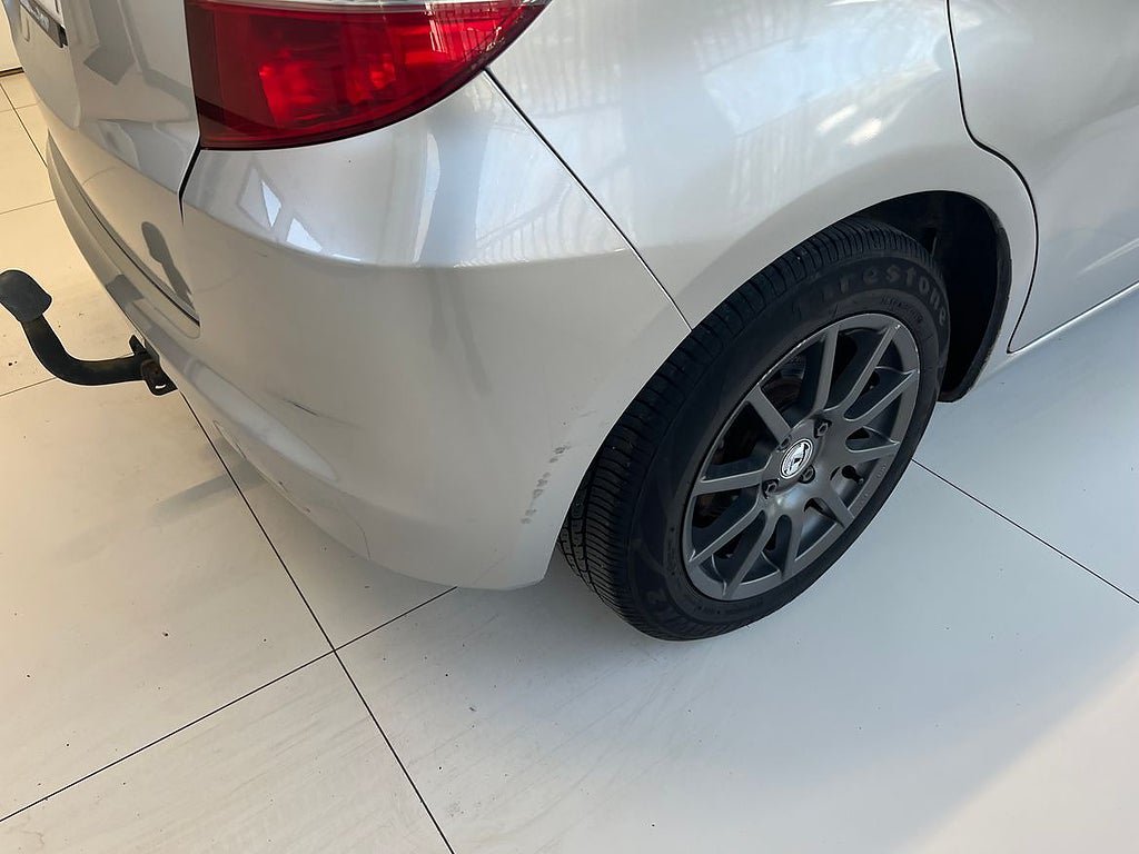 Vehicle Image 5