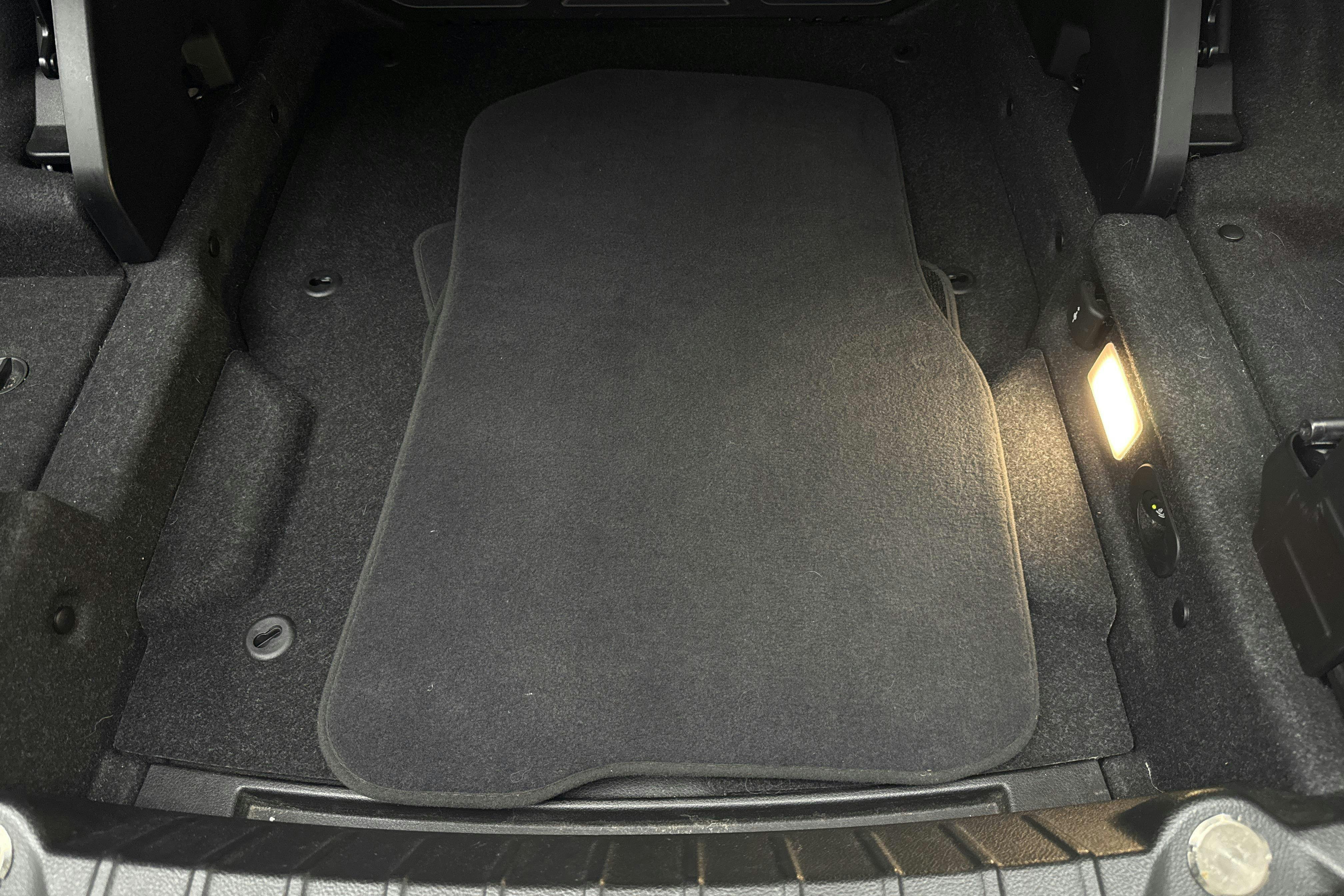 Vehicle Image 16
