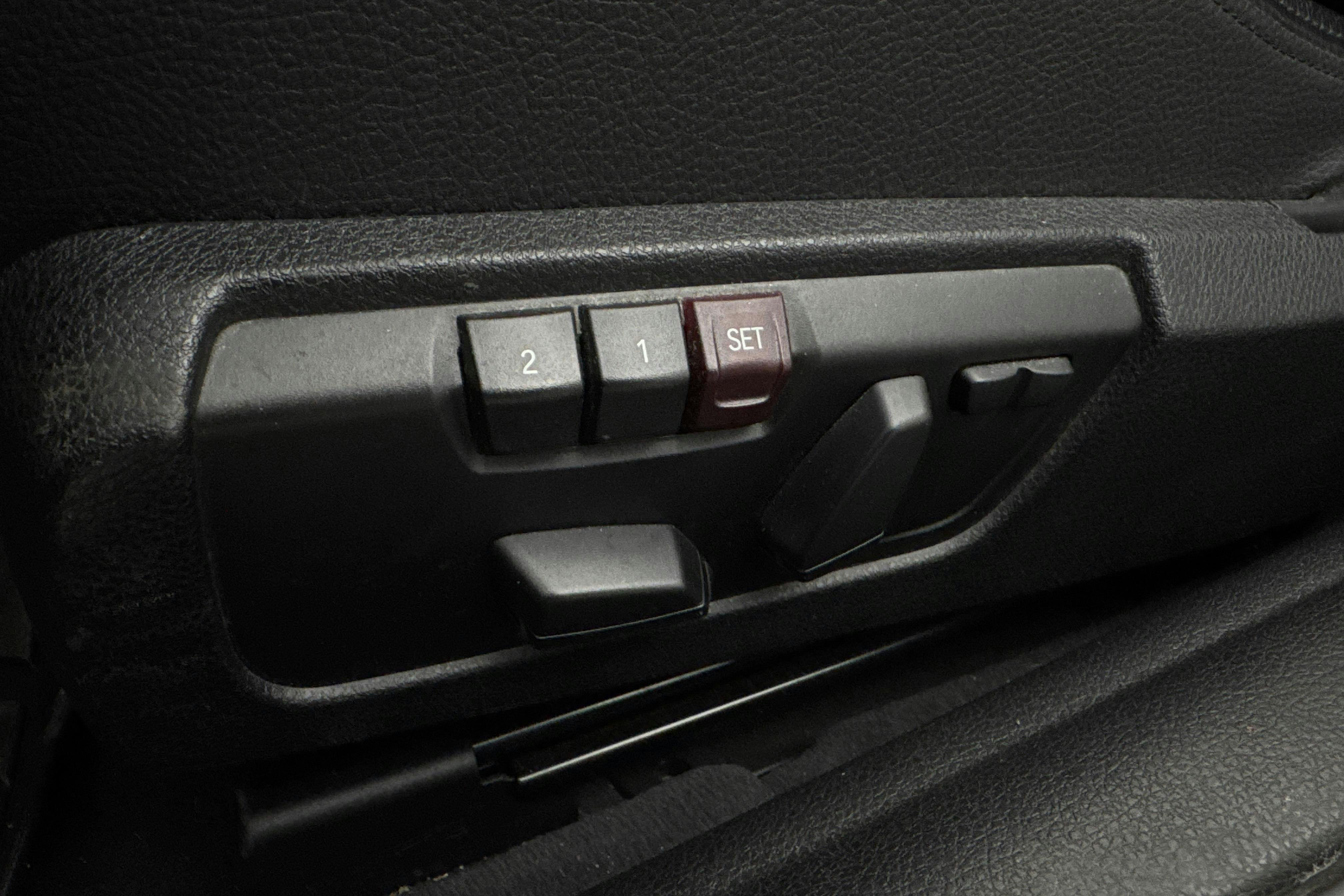 Vehicle Image 24