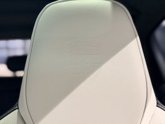 Vehicle Image 32