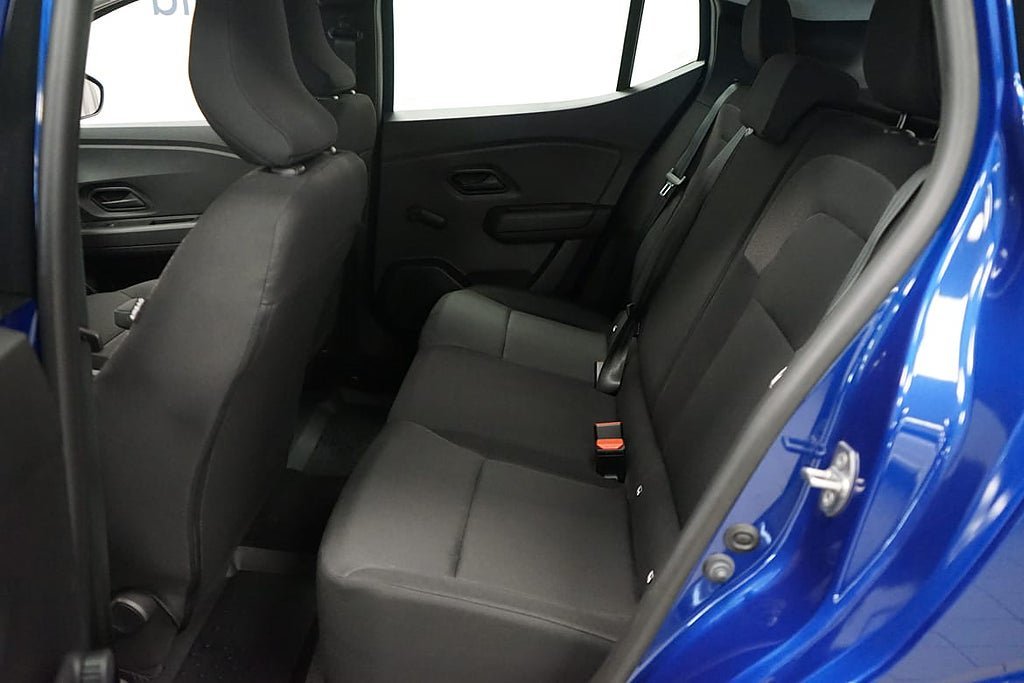 Vehicle Image 12