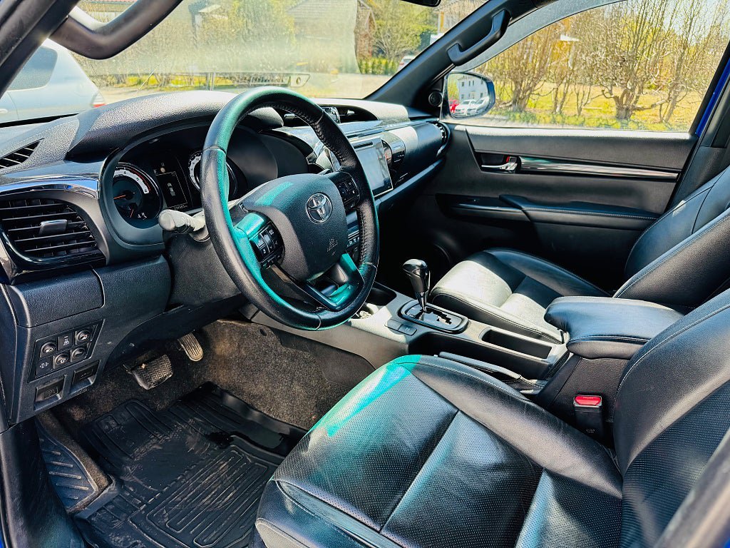 Vehicle Image 9
