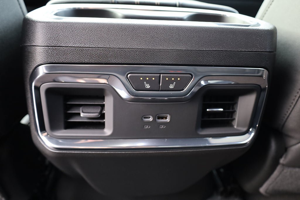Vehicle Image 23