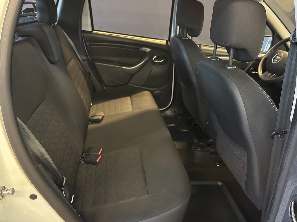 Vehicle Image 11