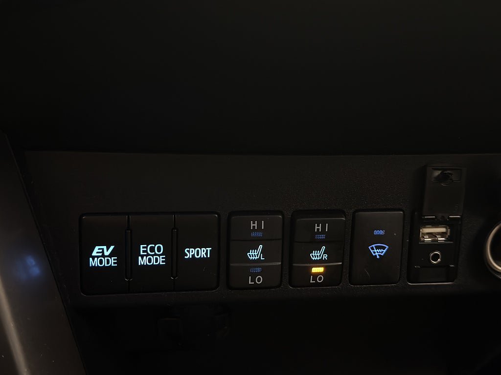 Vehicle Image 24