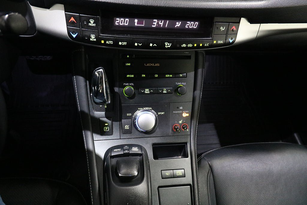 Vehicle Image 11