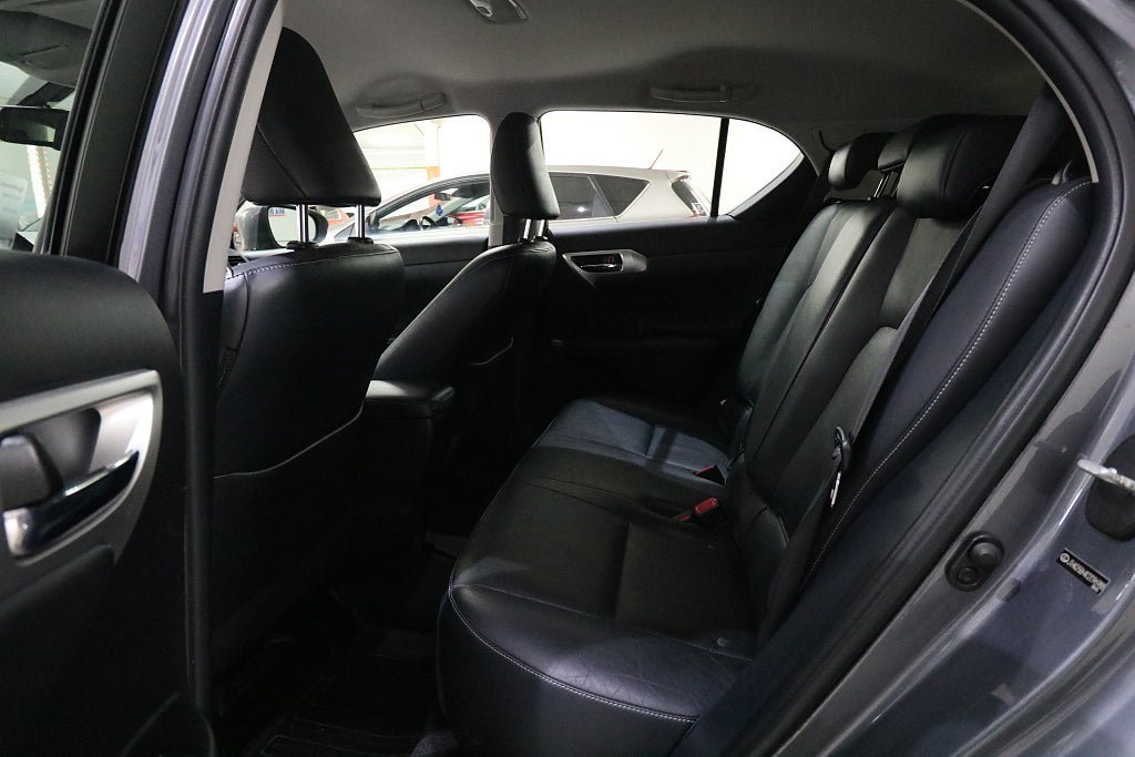Vehicle Image 13