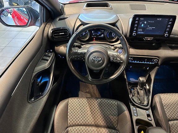 Vehicle Image 12