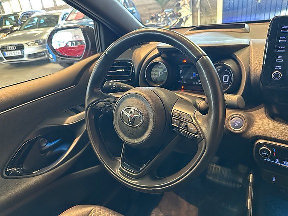Vehicle Image 13