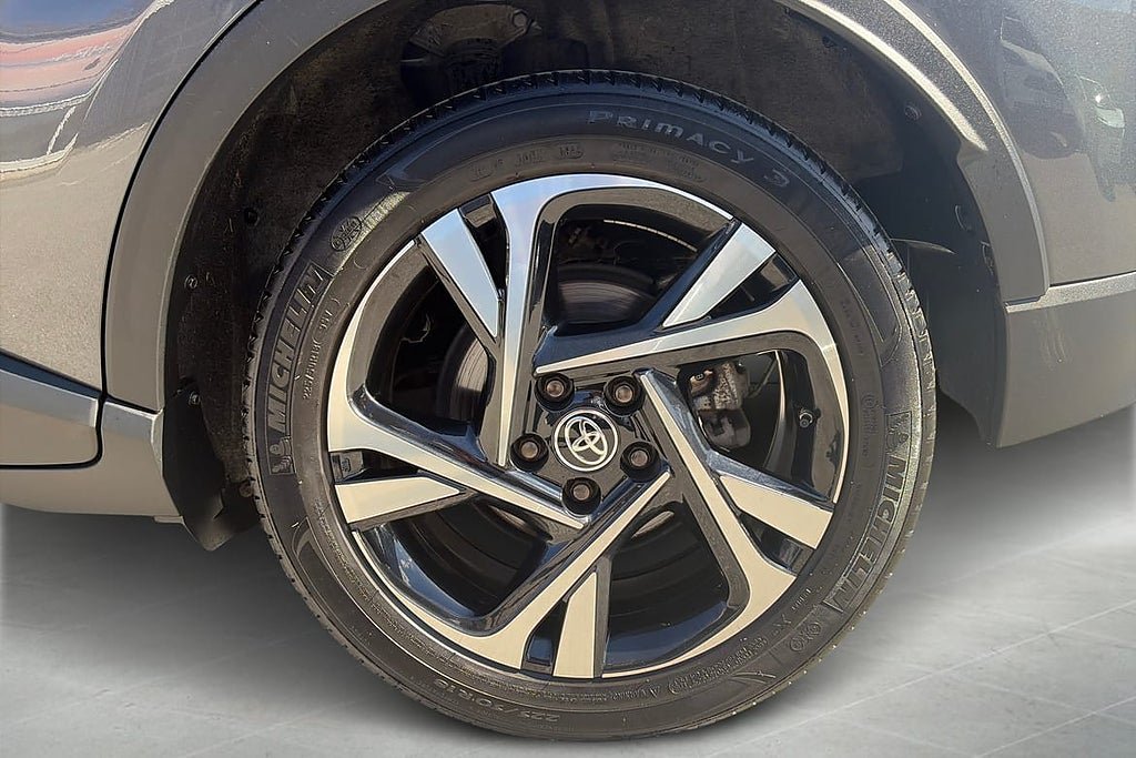 Vehicle Image 12