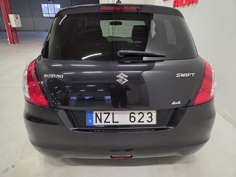 Vehicle Image 7