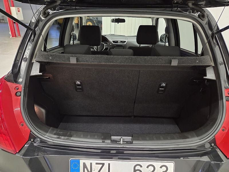 Vehicle Image 8