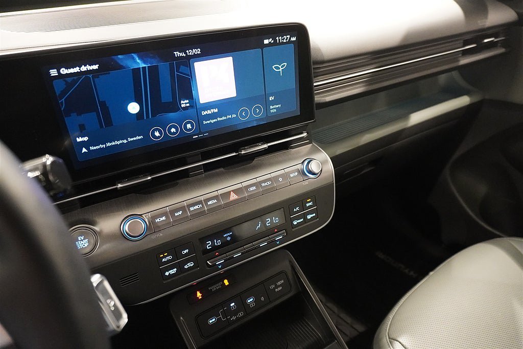 Vehicle Image 12
