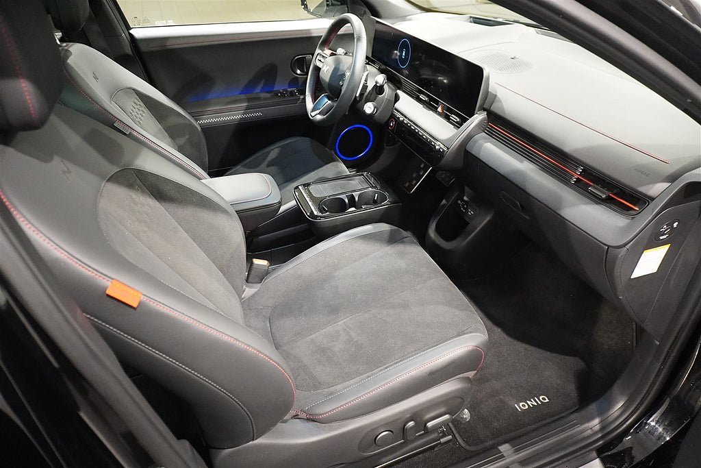 Vehicle Image 9