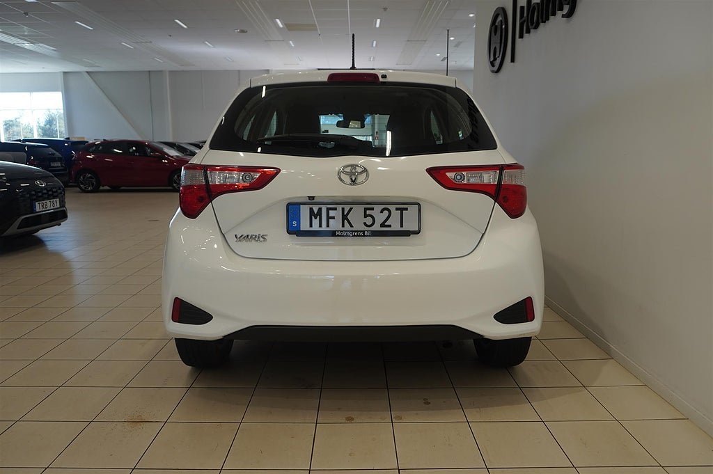 Vehicle Image 6