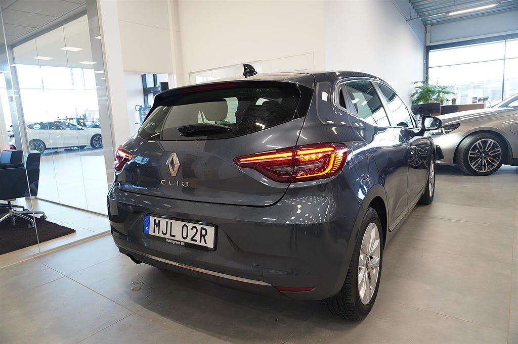Vehicle Image 8