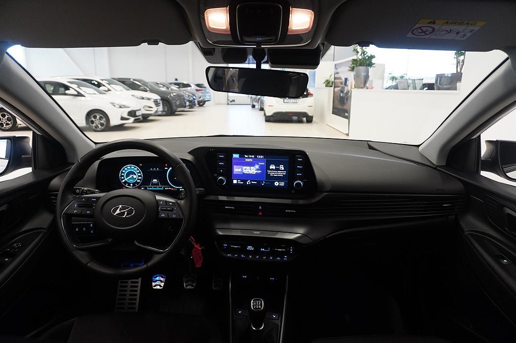 Vehicle Image 12