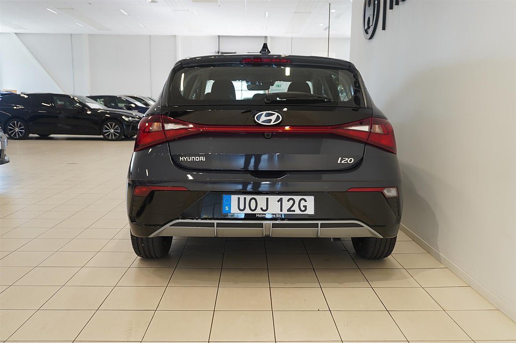 Vehicle Image 6