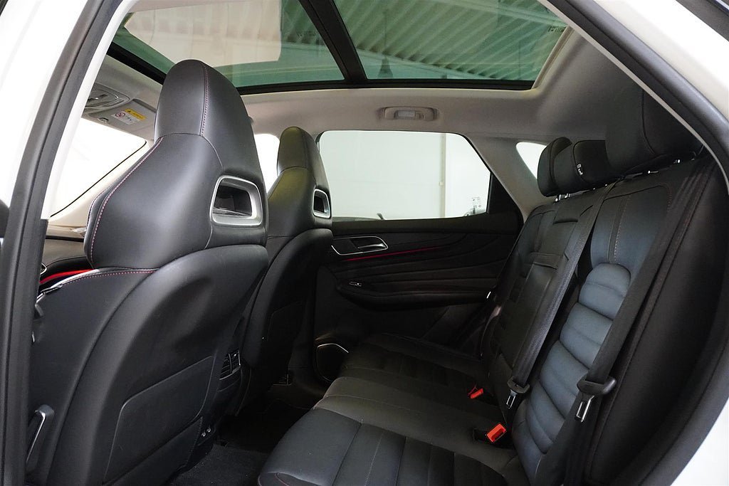 Vehicle Image 16