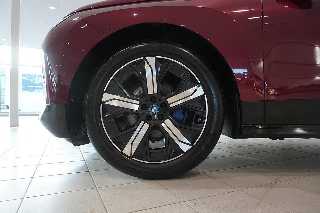 Vehicle Image 12