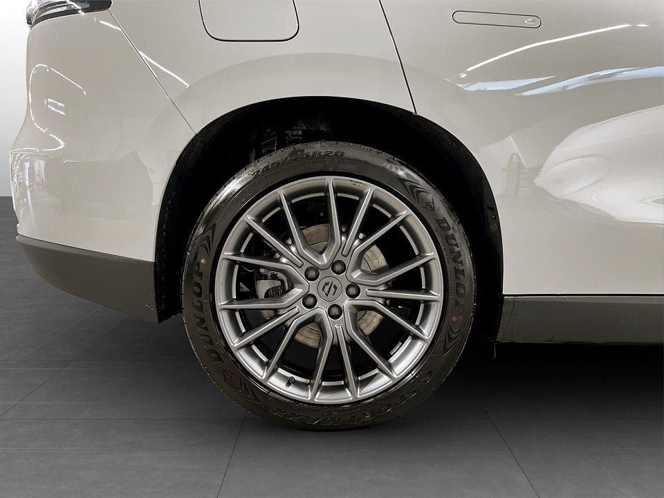 Vehicle Image 8