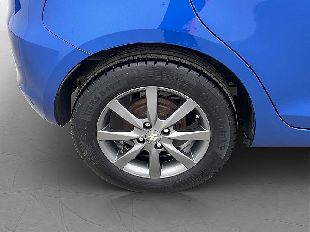 Vehicle Image 25