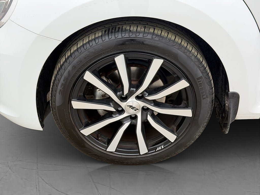 Vehicle Image 25