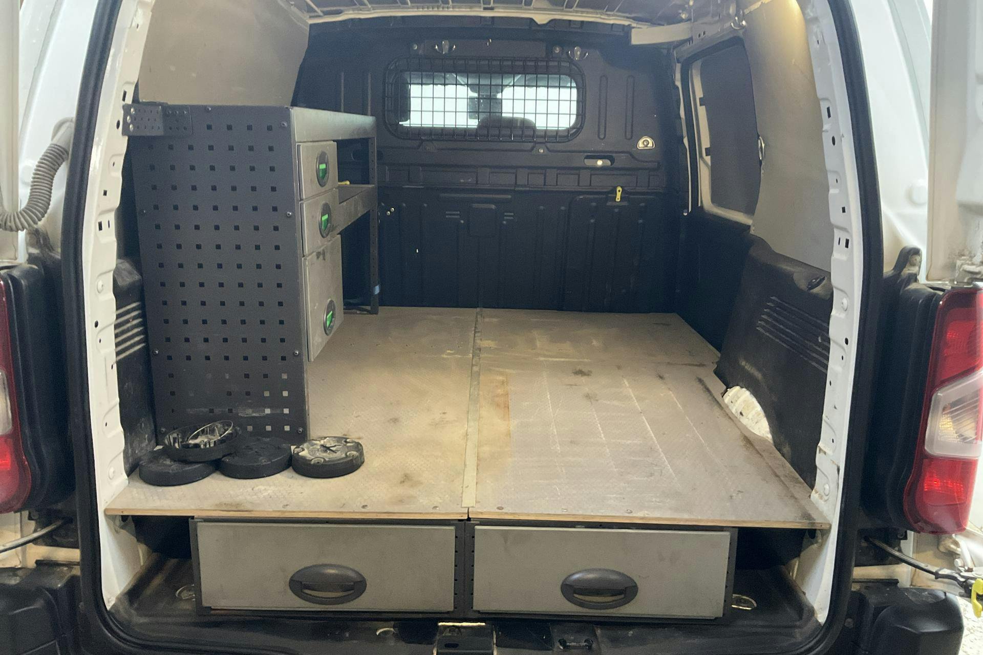 Vehicle Image 9