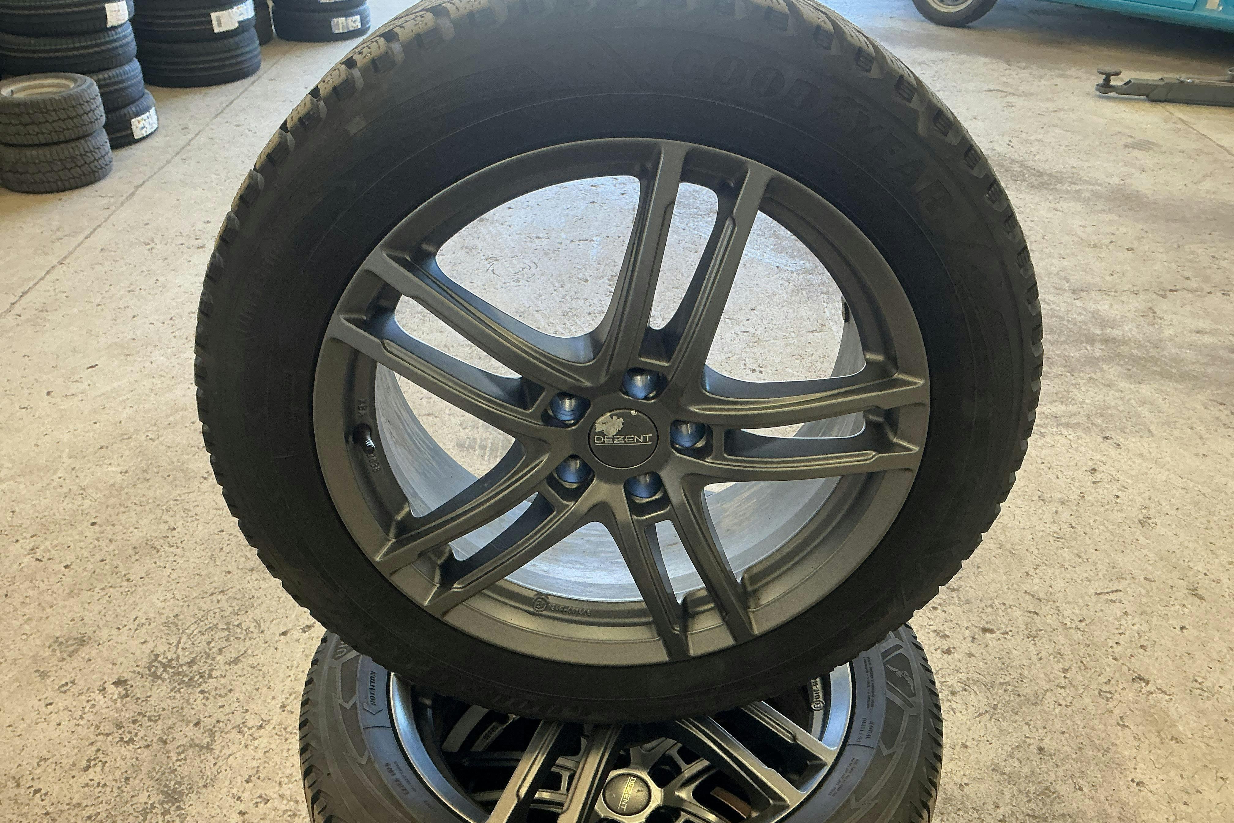 Vehicle Image 21