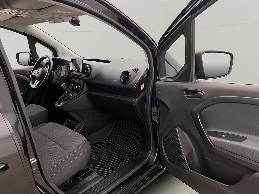 Vehicle Image 28