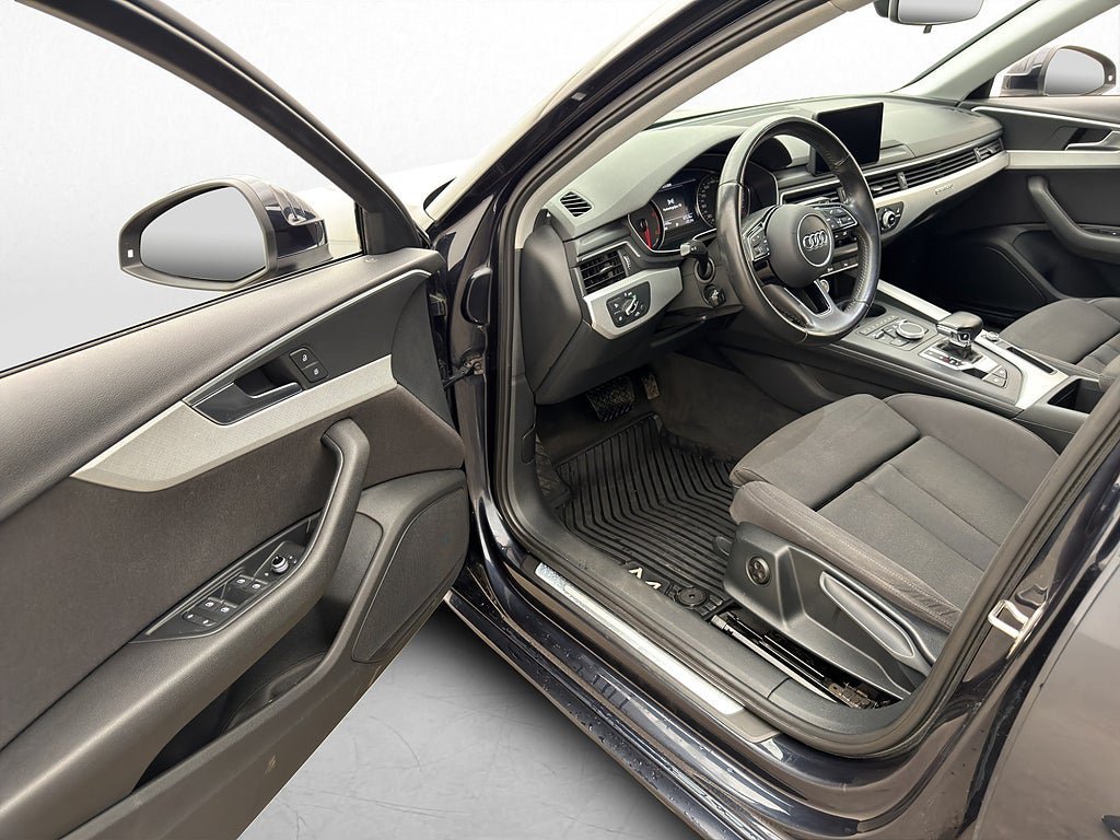 Vehicle Image 9