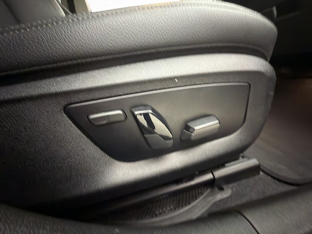 Vehicle Image 32