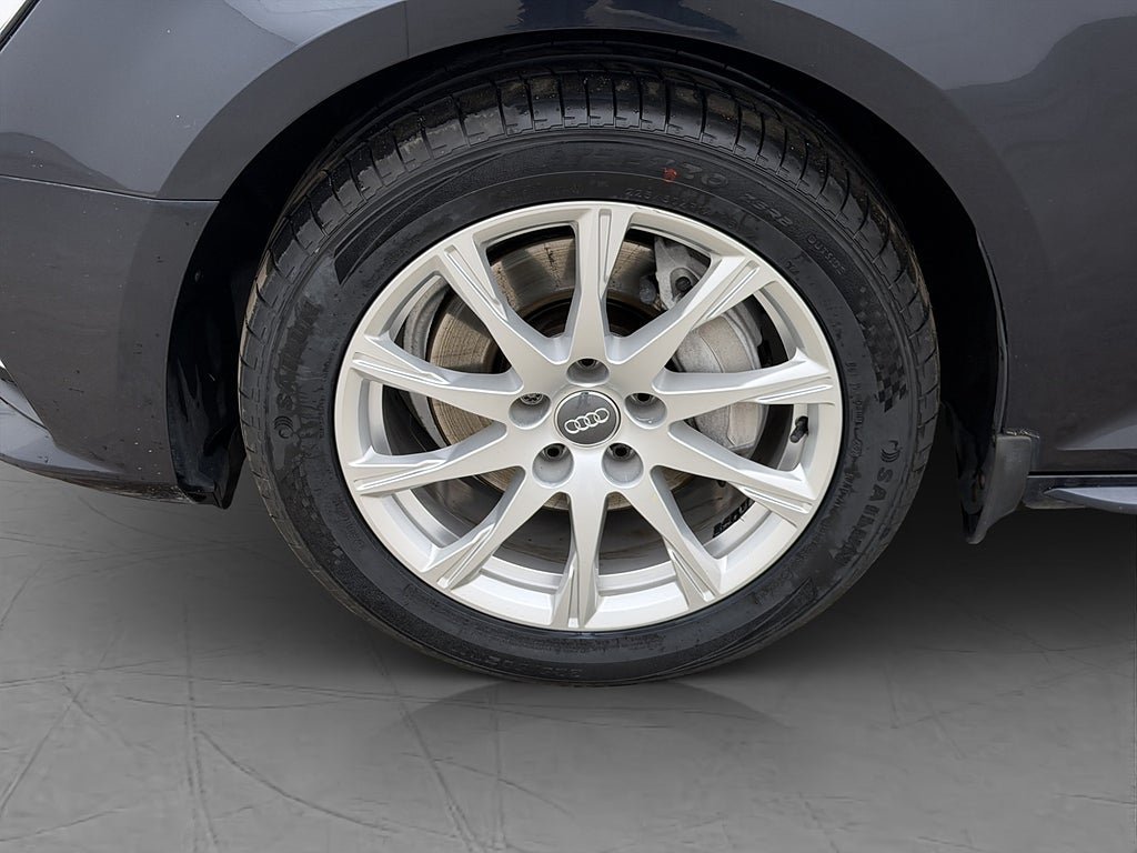 Vehicle Image 30