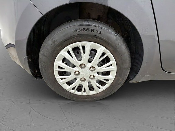 Vehicle Image 32
