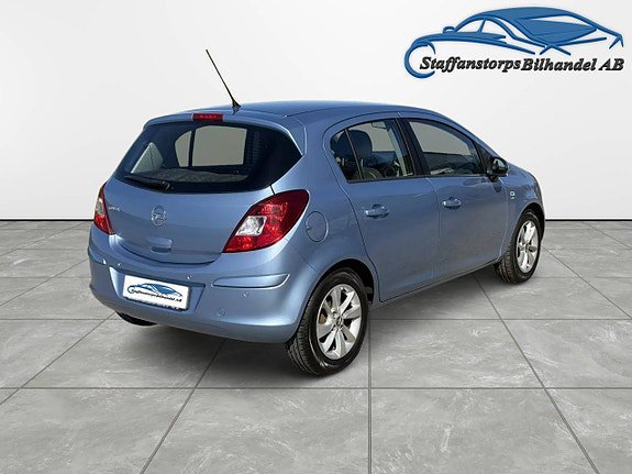 Vehicle Image 6