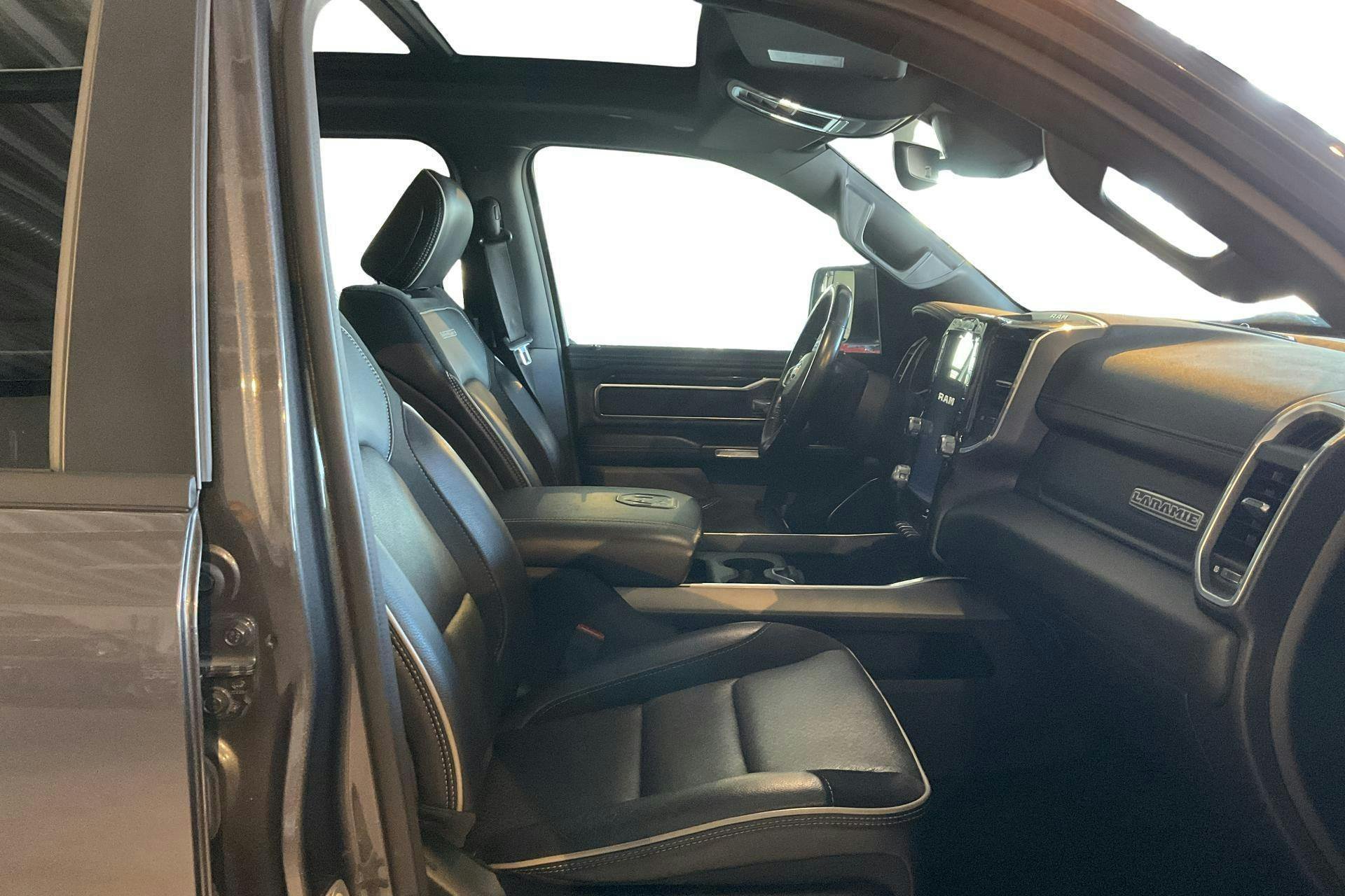 Vehicle Image 7
