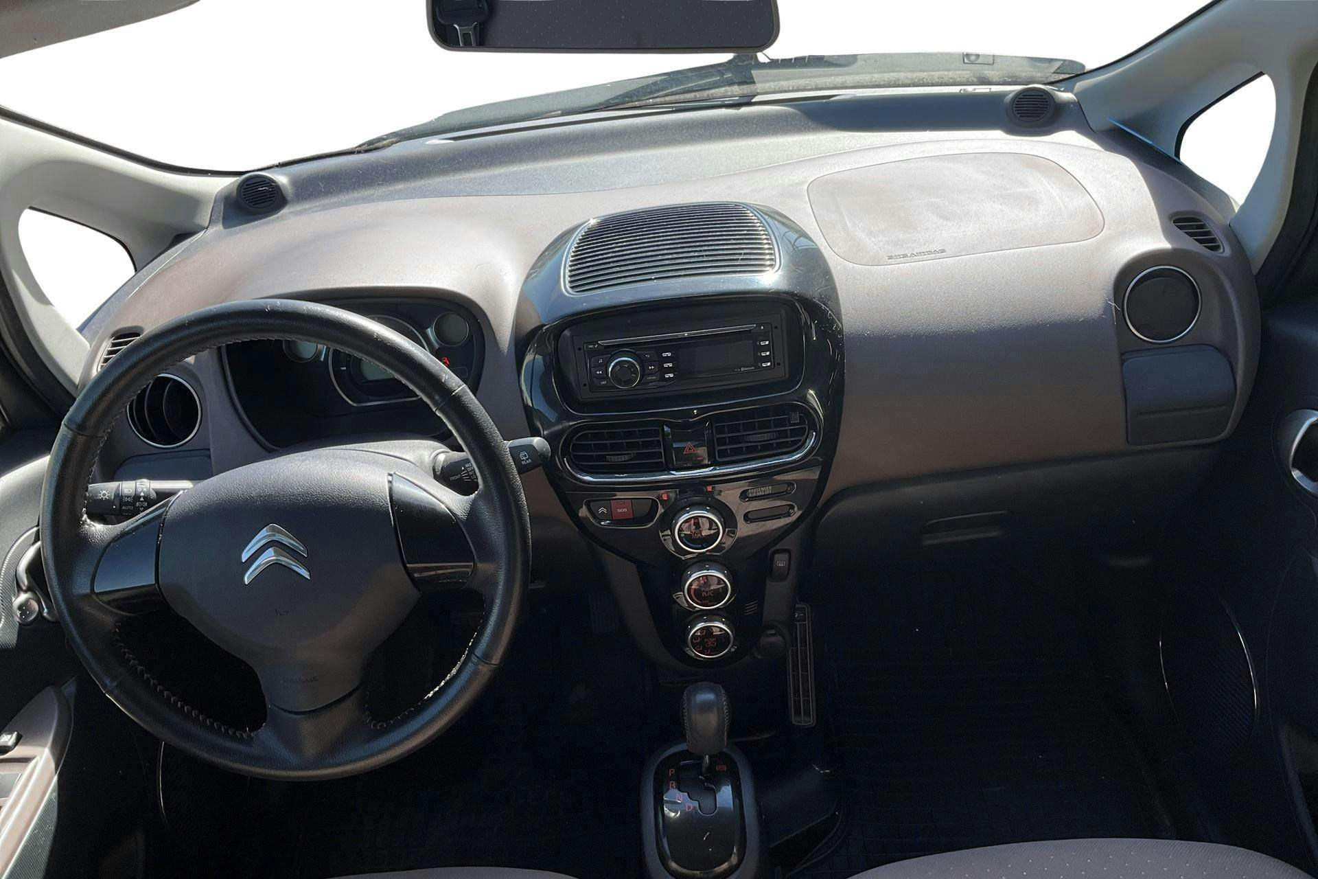 Vehicle Image 6
