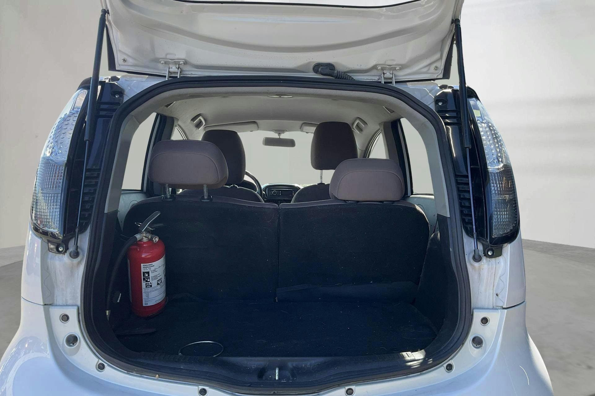 Vehicle Image 9