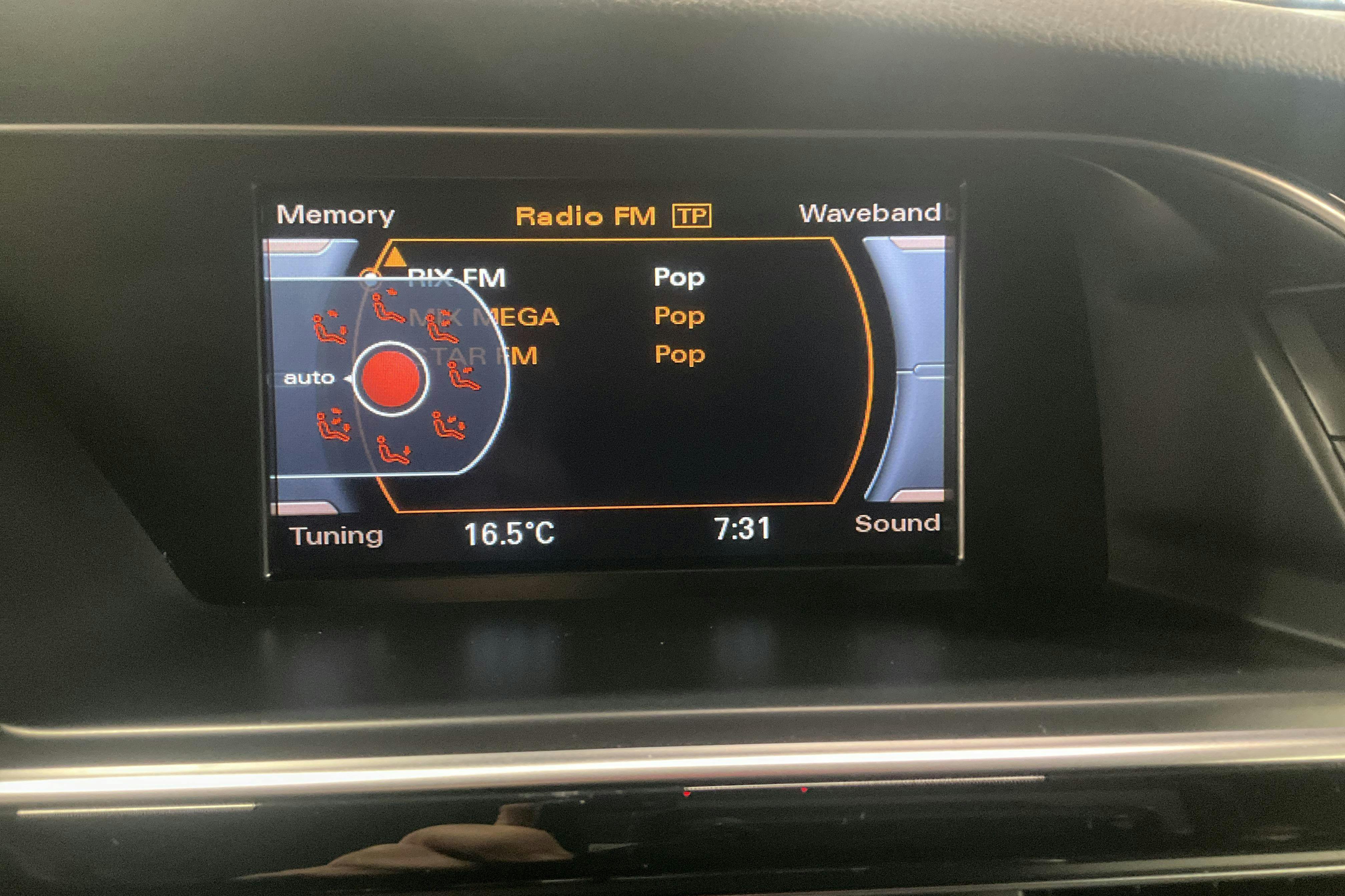 Vehicle Image 14
