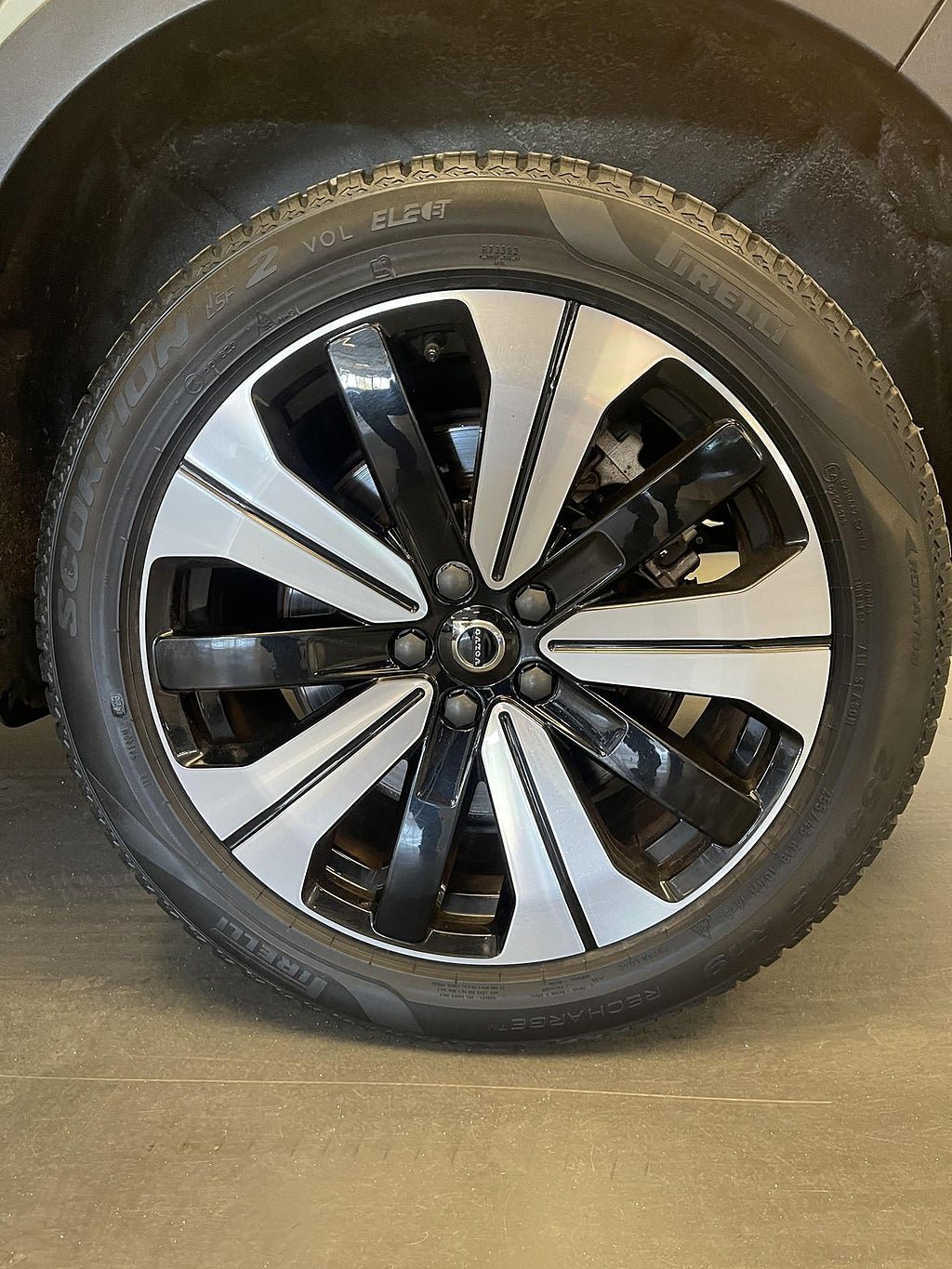 Vehicle Image 11