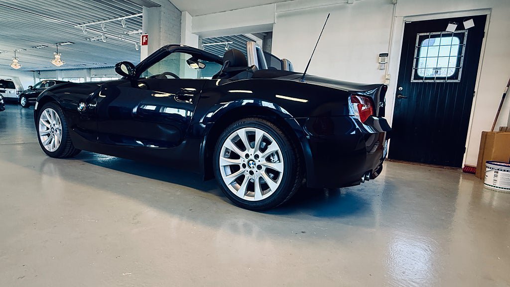 Vehicle Image 6