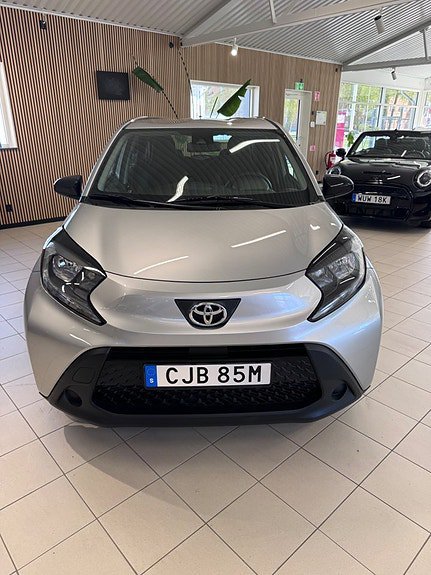 Vehicle Image 6