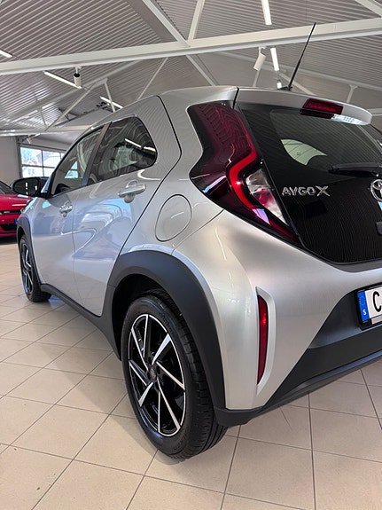 Vehicle Image 10
