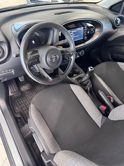 Vehicle Image 11