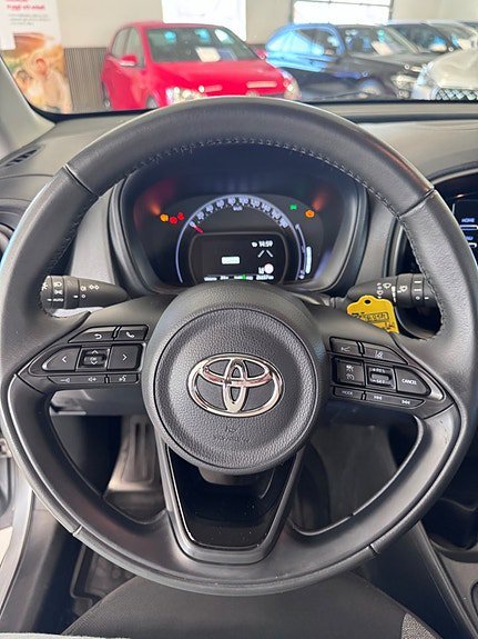 Vehicle Image 15