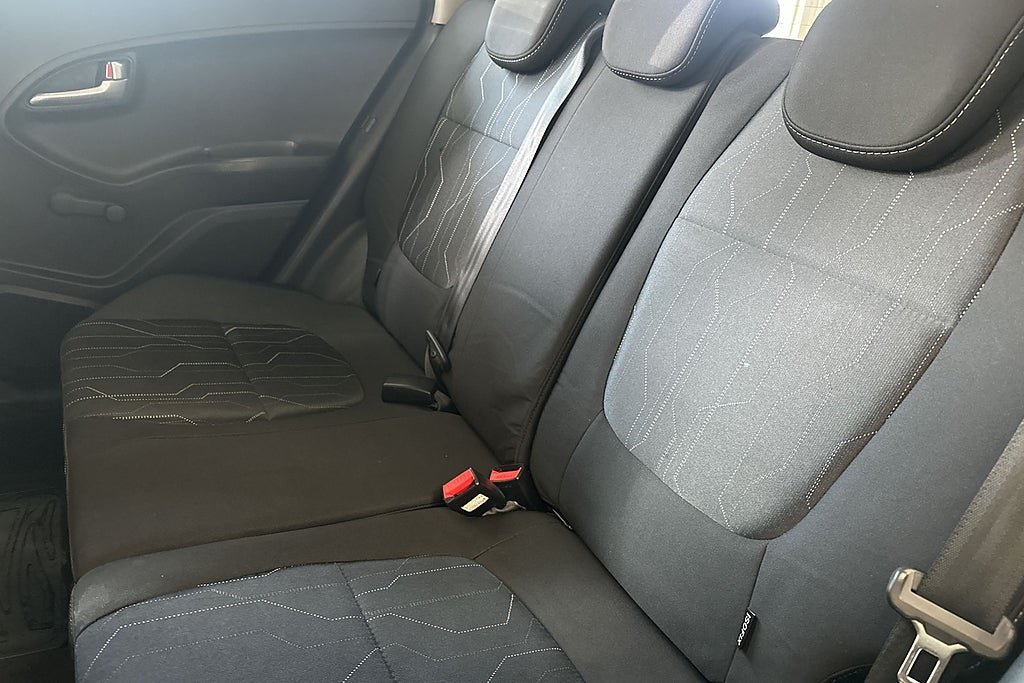 Vehicle Image 12